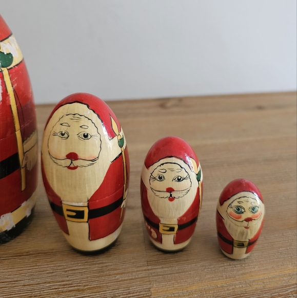 NESTING SANTAS 4 Wooden Christmas Holiday Figurines - Picture 3 of 6